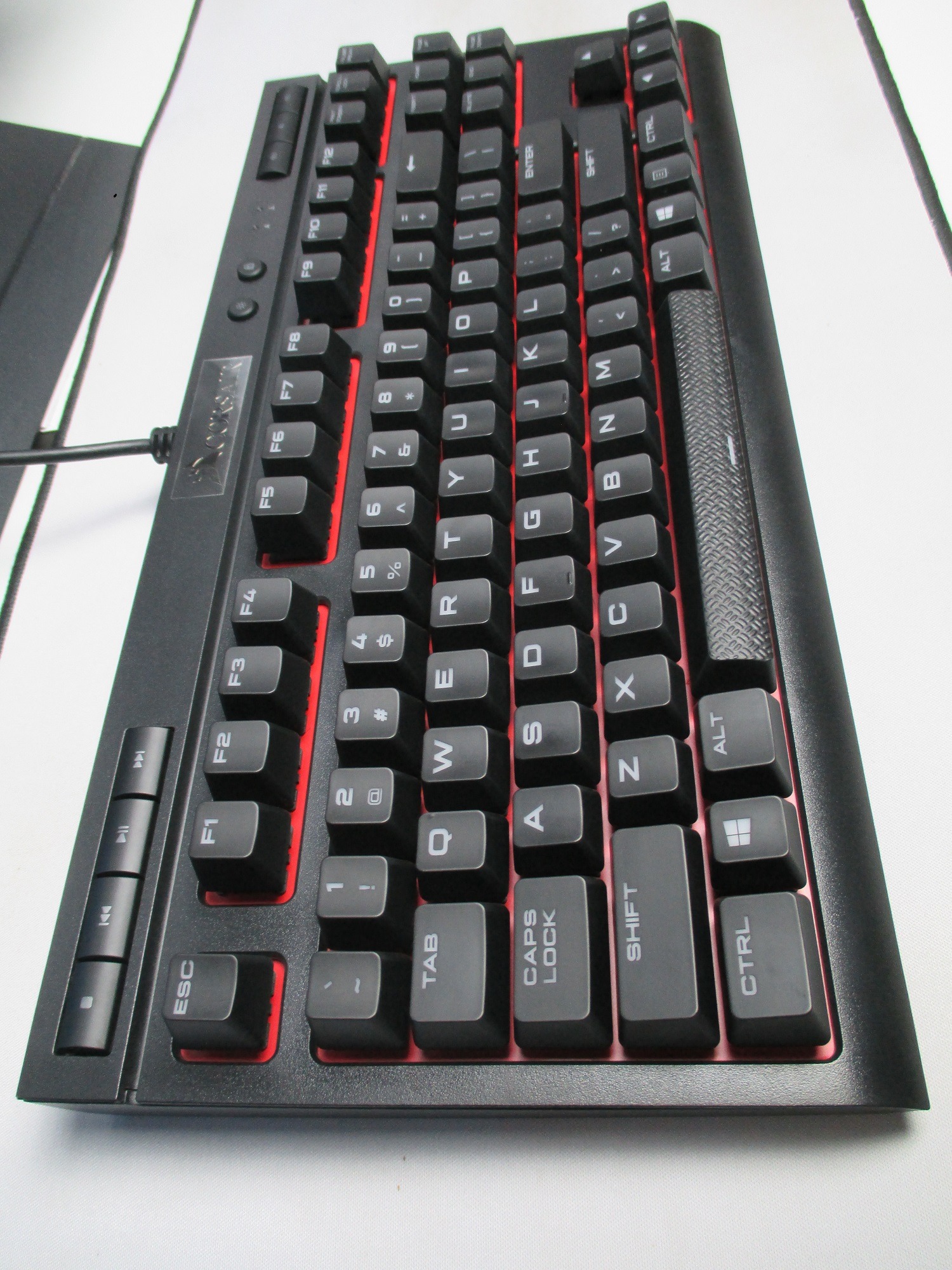 Corsair k63. Corsair клавиатура k63 белая. Corsair клавиатура механическая. Раскладка клавиатуры Corsair k63.