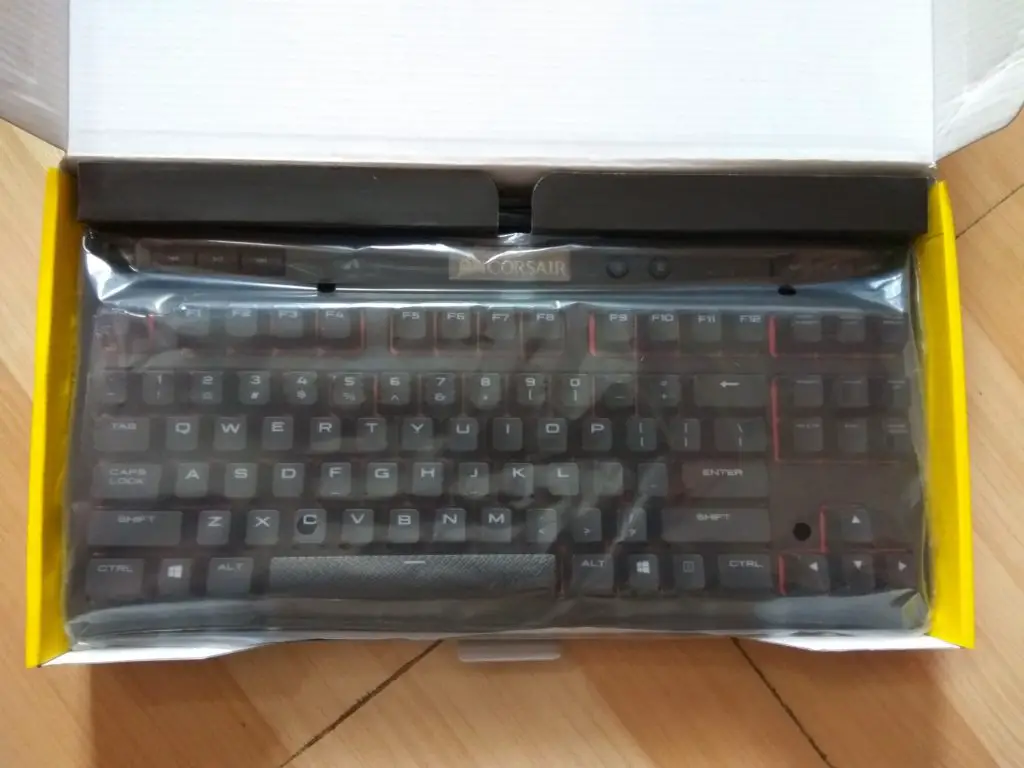 Corsair K63 Packaging 1