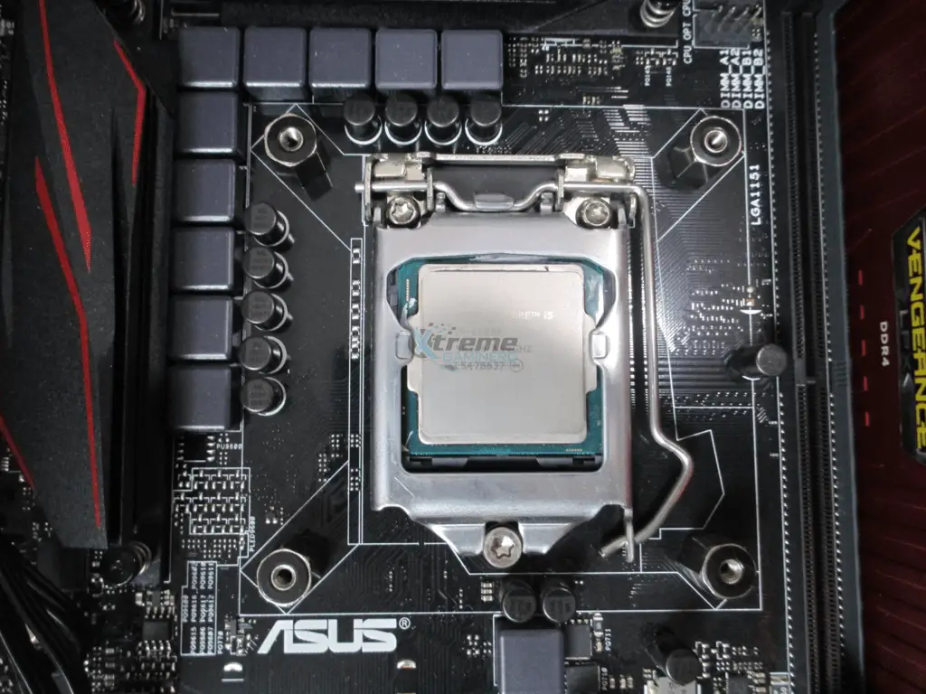 Cooler Master Hyper 212 LED installation 1