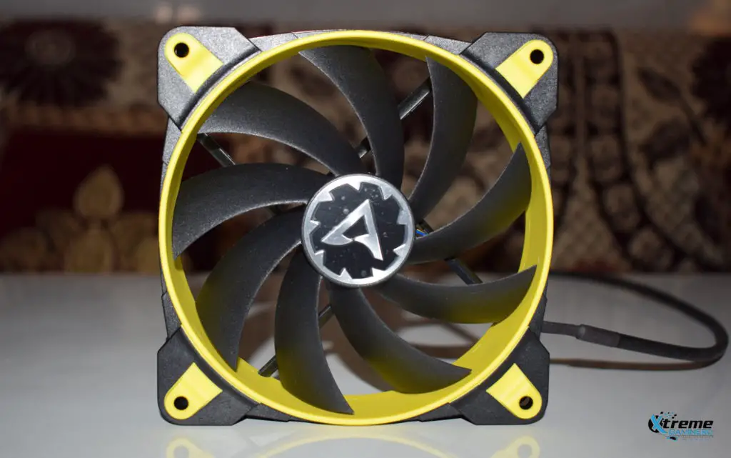 Arctic BioniX F120 gaming fan front