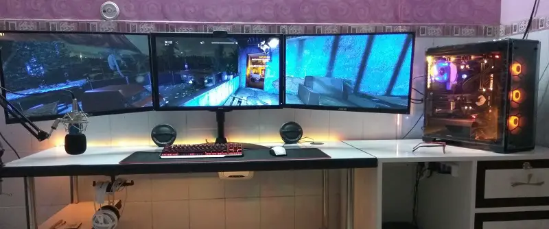 Triple monitors